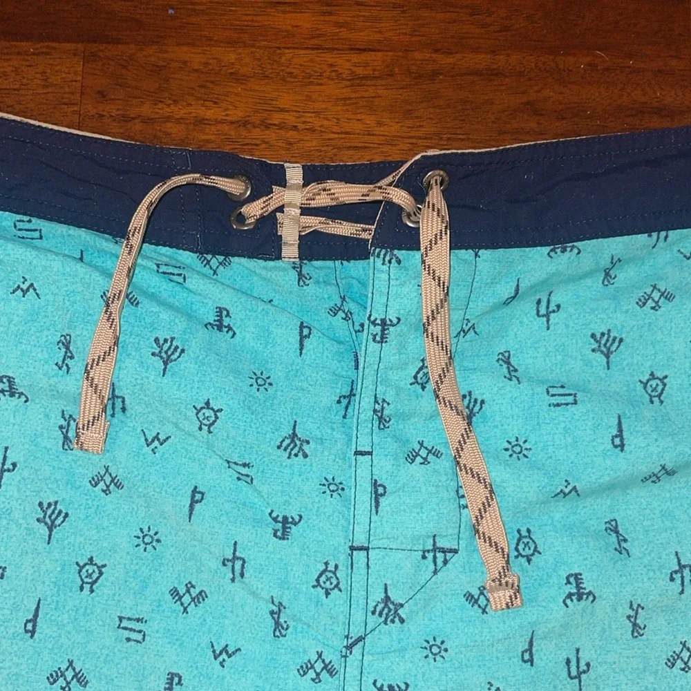 Patagonia M's Printed Wavefarer Mens Board Shorts. Size 40. 19’inches in length
